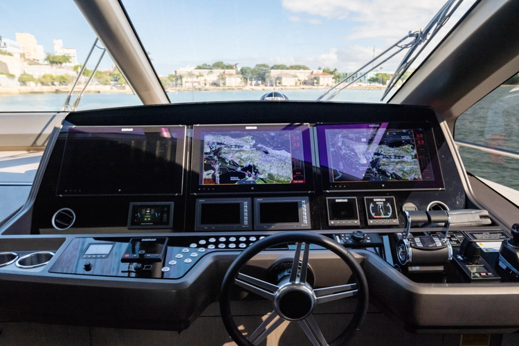 Chinonino Yacht Photos Pics 