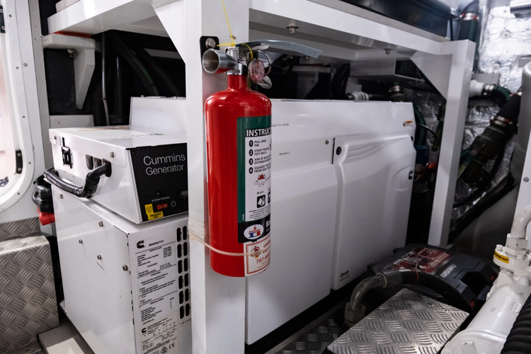 Chinonino Yacht Photos Pics 