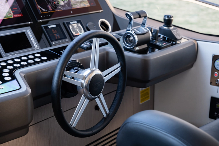 Chinonino Yacht Photos Pics 