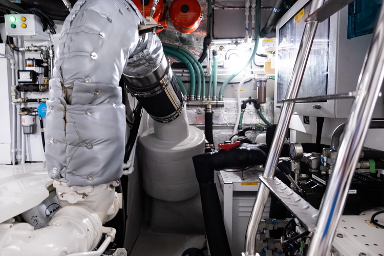 Chinonino Yacht Photos Pics 