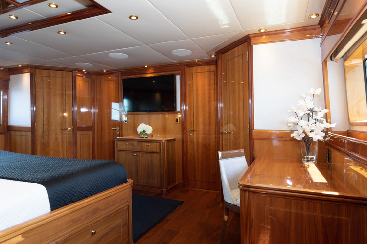 Temptation Yacht Photos Pics 
