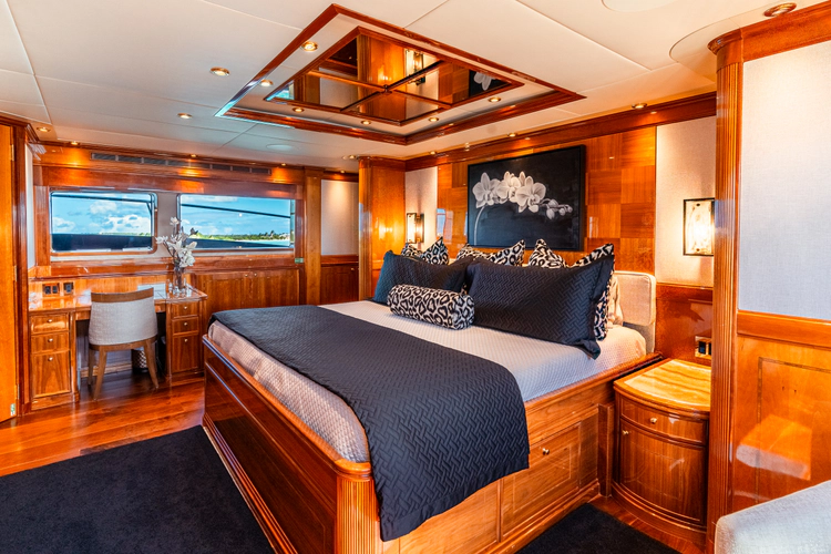 Temptation Yacht Photos Pics 