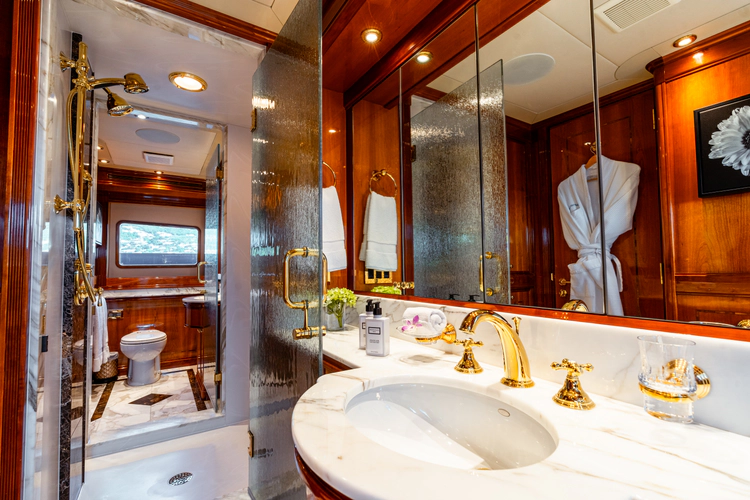 Temptation Yacht Photos Pics 
