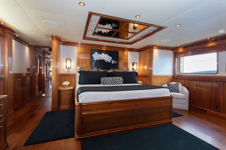 Temptation Yacht Photos Pics 