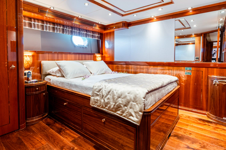 Temptation Yacht Photos Pics 