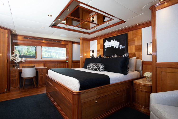 Temptation Yacht Photos Pics 