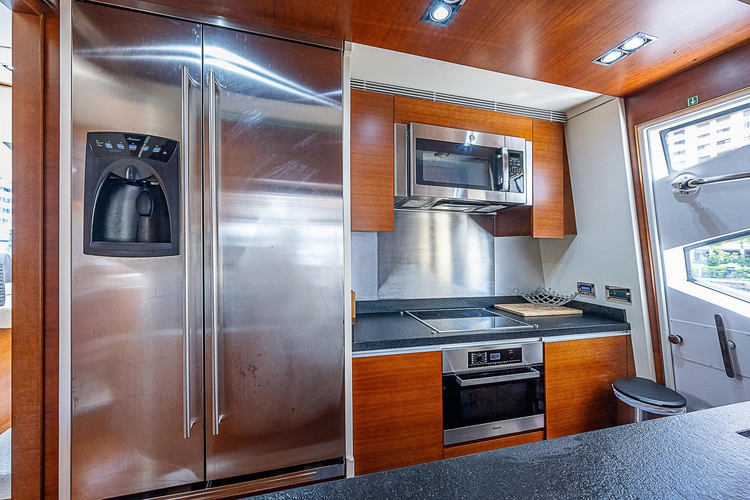 Reset Yacht Photos Pics 