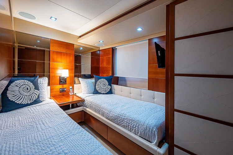 Reset Yacht Photos Pics 