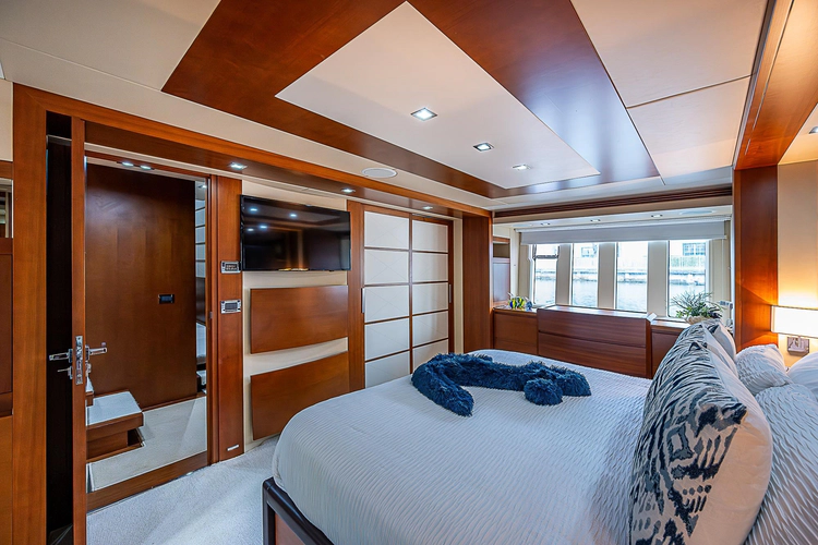 Reset Yacht Photos Pics 