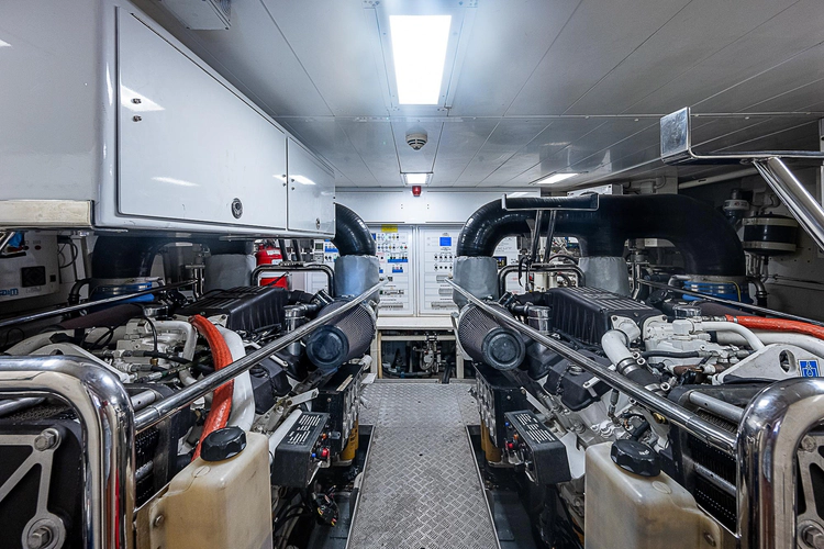 Reset Yacht Photos Pics 