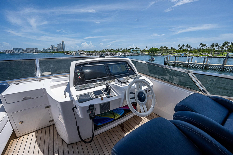 Reset Yacht Photos Pics 