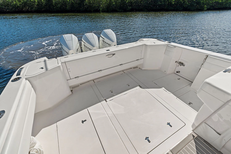Salty Dog Yacht Photos Pics 