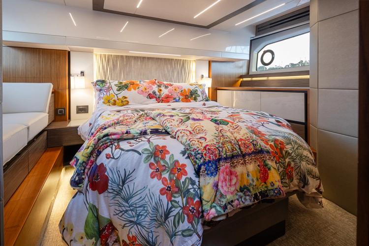 Tiara C49 Coupe Yacht Photos Pics 