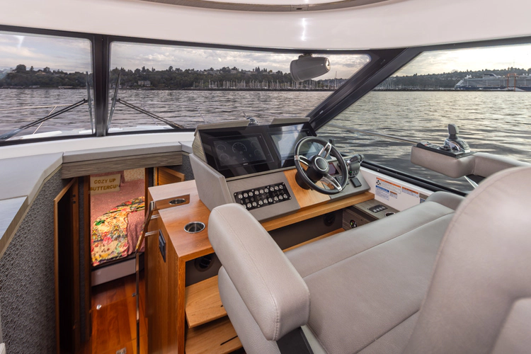 Tiara C49 Coupe Yacht Photos Pics 