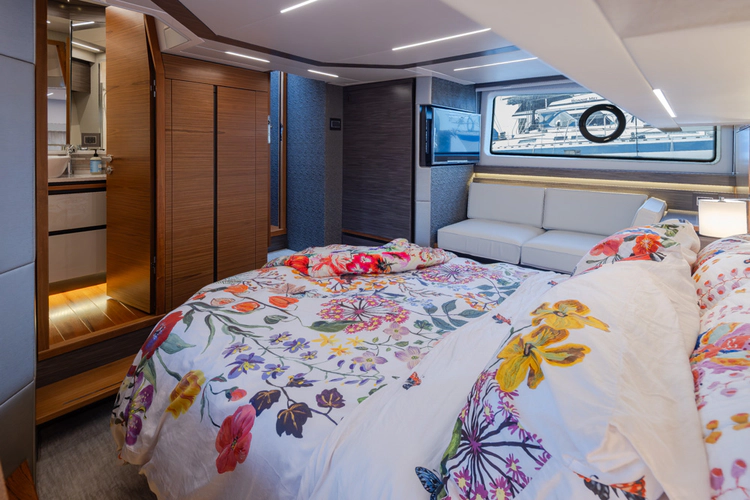 Tiara C49 Coupe Yacht Photos Pics 