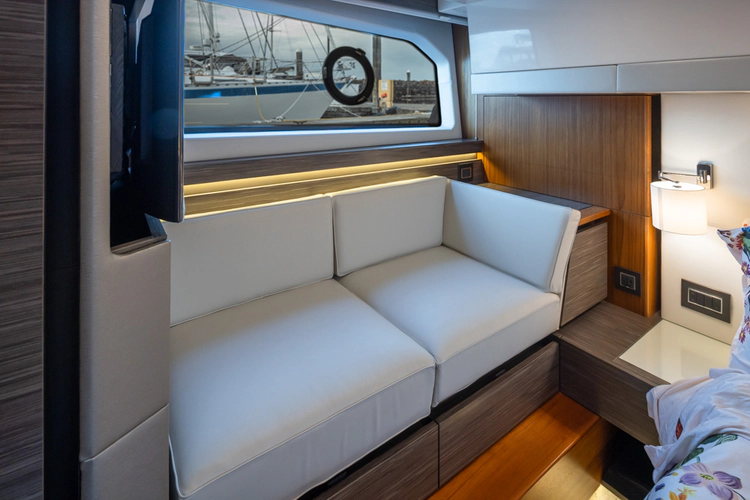 Tiara C49 Coupe Yacht Photos Pics 