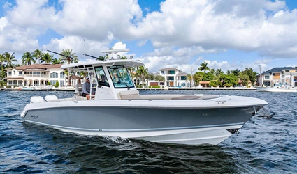 33' Boston Whaler 2018