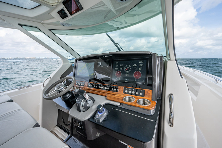 Liquid Asset Yacht Photos Pics 