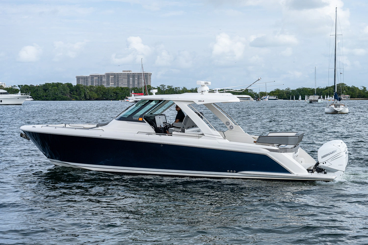 Liquid Asset Yacht Photos Pics 