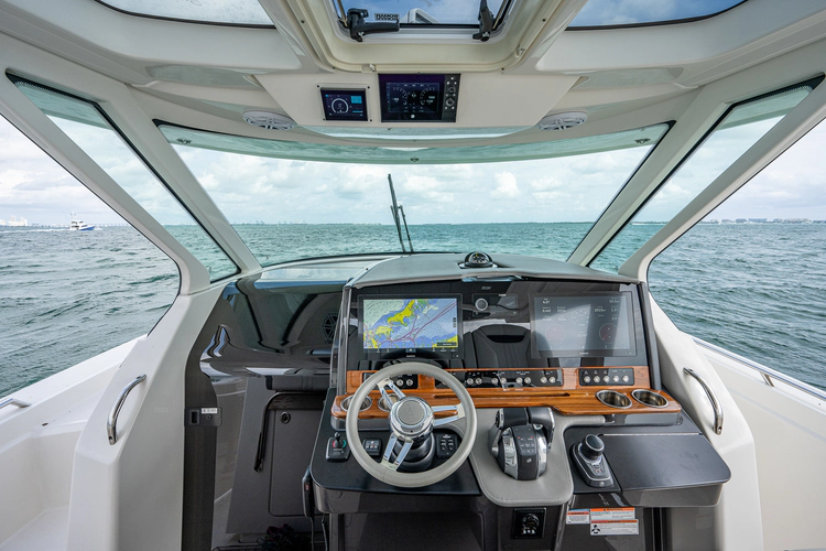 Liquid Asset Yacht Photos Pics 