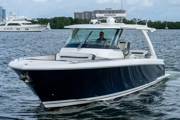 Liquid Asset Yacht Photos Pics 