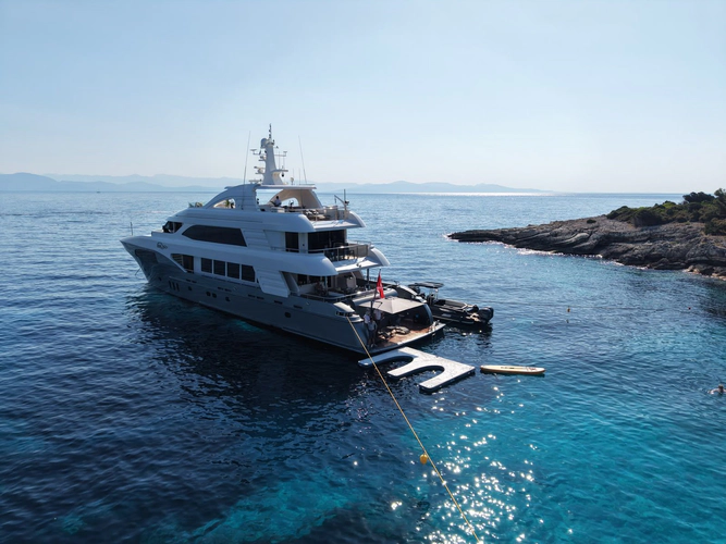 I Sea Yacht Photos Pics 