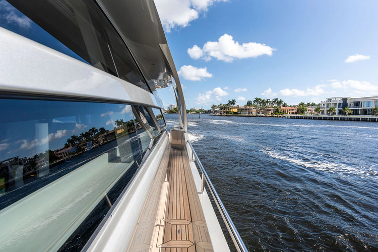 Stallion Yacht Photos Pics 
