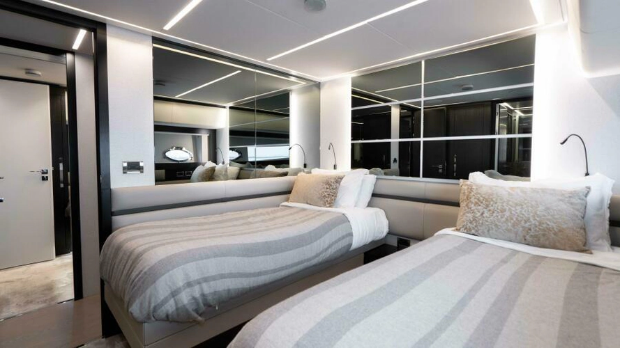 Stallion Yacht Photos Pics 