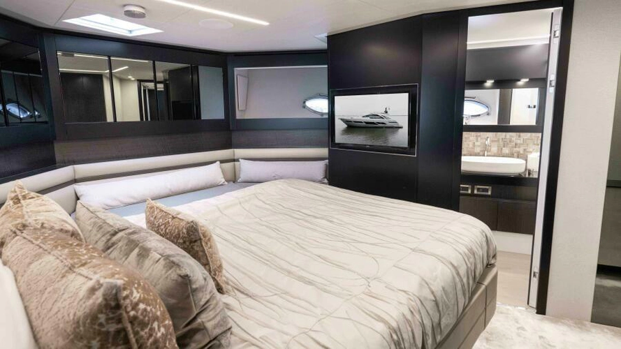 Stallion Yacht Photos Pics 