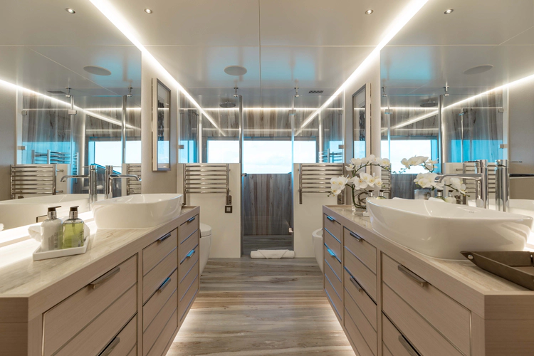 Amore Yacht Photos Pics 