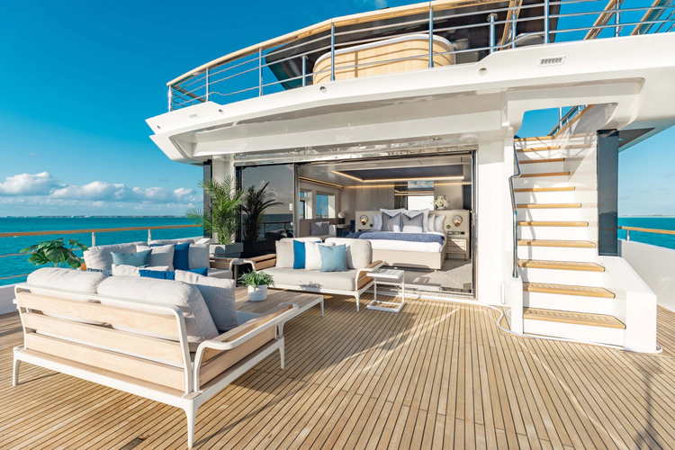 Amore Yacht Photos Pics 