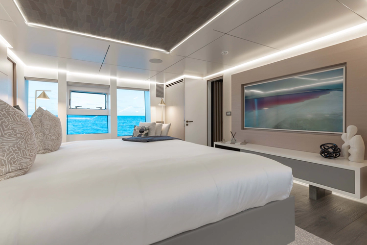 Amore Yacht Photos Pics 