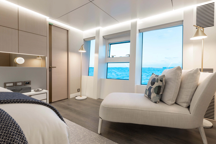 Amore Yacht Photos Pics 