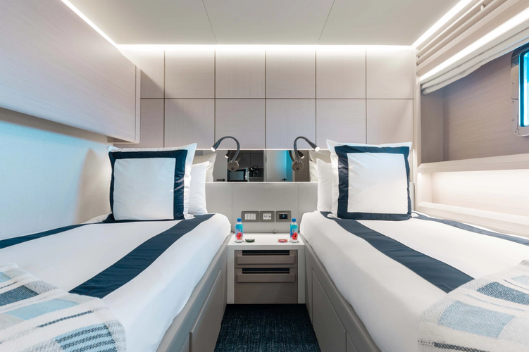 Amore Yacht Photos Pics 