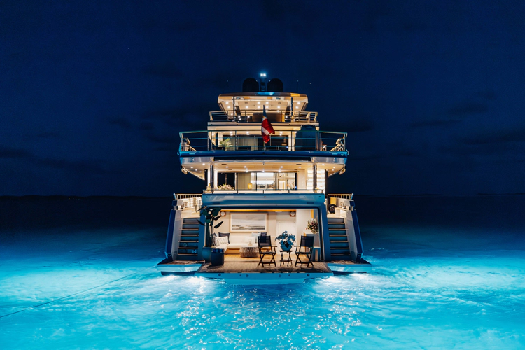 Amore Yacht Photos Pics 