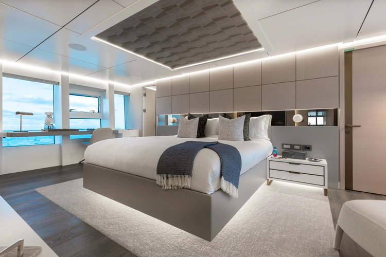 Amore Yacht Photos Pics 