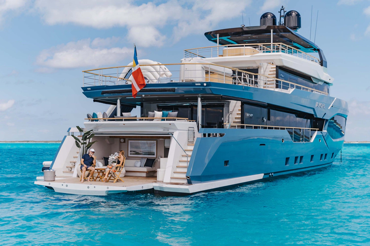 Amore Yacht Photos Pics 