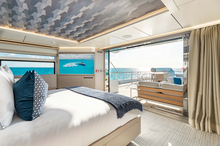 Amore Yacht Photos Pics 