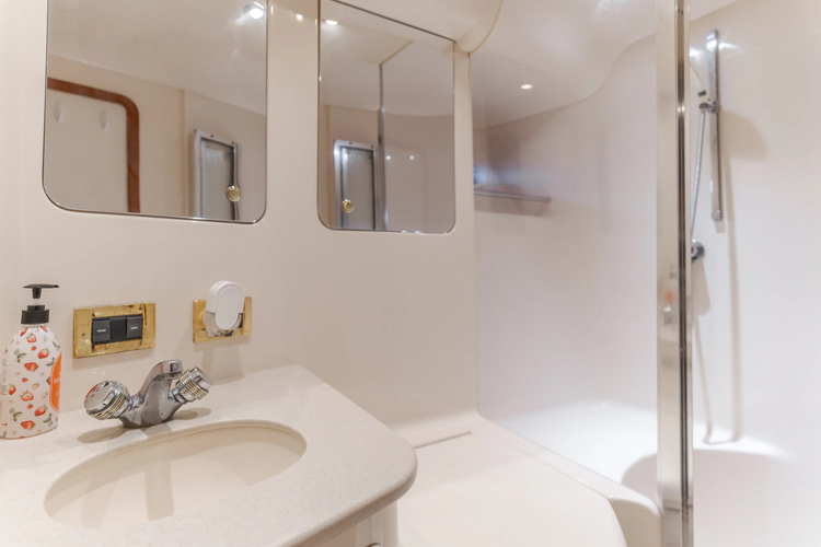 Oasis Yacht Photos Pics 