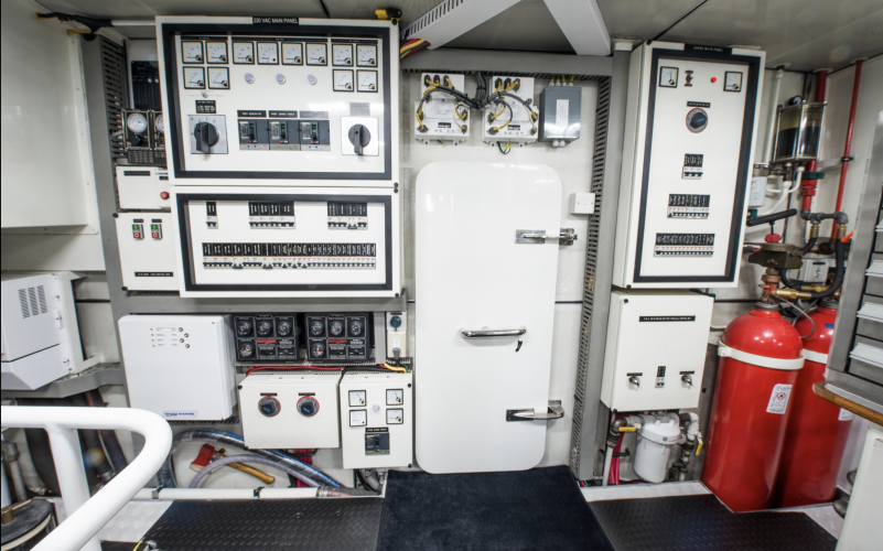 Footloose Yacht Photos Pics 