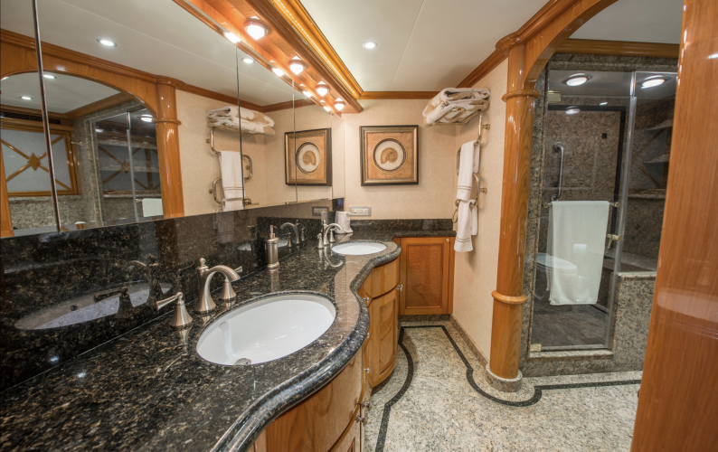 Footloose Yacht Photos Pics 