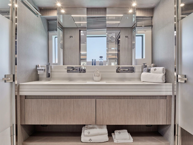 M8 Yacht Photos Pics 