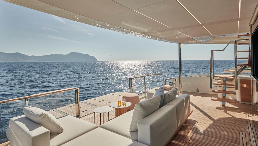 M8 Yacht Photos Pics 