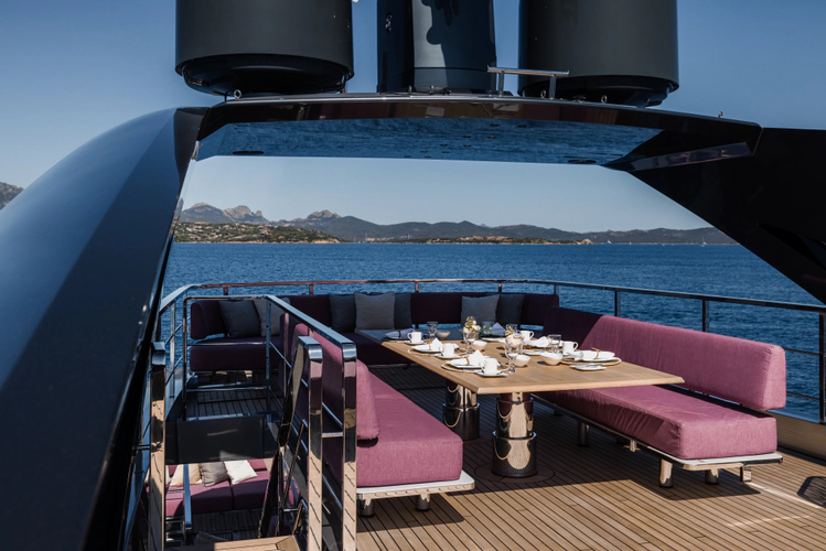 Flying Dagger III Yacht Photos Pics 