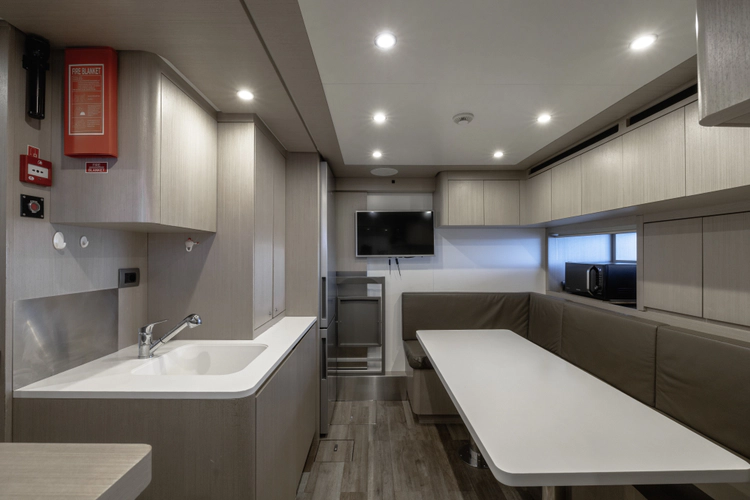 Flying Dagger III Yacht Photos Pics 