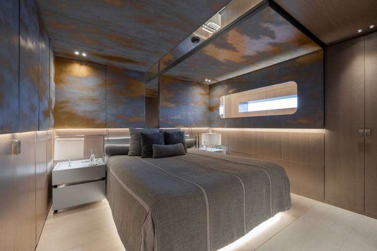 Flying Dagger III Yacht Photos Pics 