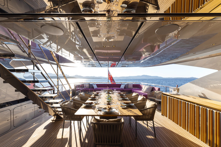 Flying Dagger III Yacht Photos Pics 