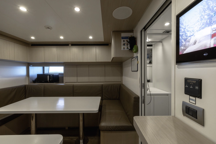 Flying Dagger III Yacht Photos Pics 
