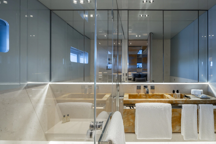 Flying Dagger III Yacht Photos Pics 