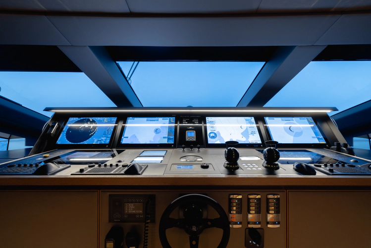 Flying Dagger III Yacht Photos Pics 